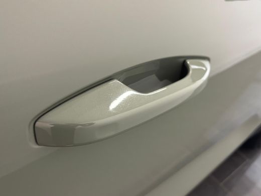 Volvo  XC40 Recharge P8 AWD R-Design | Achteruitrijcamera | Apple Carplay/Android Auto | Verwarmde achterbank... ActivLease financial lease