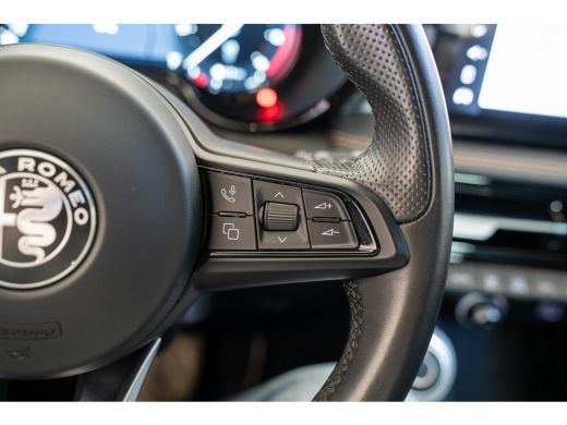 Alfa Romeo Tonale Edizione Speciale 280PK Plug-In Hybride | Elektrische Achterklep | Stoel en Stuurverwarming | Nav... ActivLease financial lease