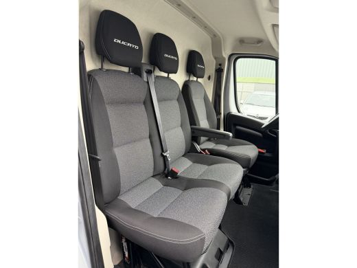 Fiat Ducato 140pk L2H2 (Trekhaak - Camera - Navigatie - Automatische Airco - Houten vloer + Zijwand panelen) ActivLease financial lease