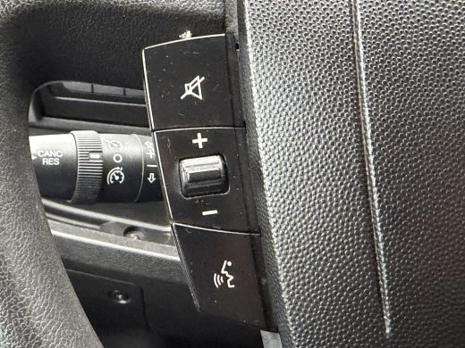 Fiat Ducato 140pk L2H2 (Trekhaak - Camera - Navigatie - Automatische Airco - Houten vloer + Zijwand panelen) ActivLease financial lease