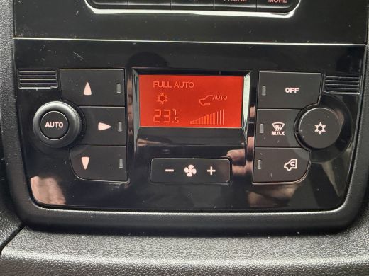 Fiat Ducato 140pk L2H2 (Trekhaak - Camera - Navigatie - Automatische Airco - Houten vloer + Zijwand panelen) ActivLease financial lease