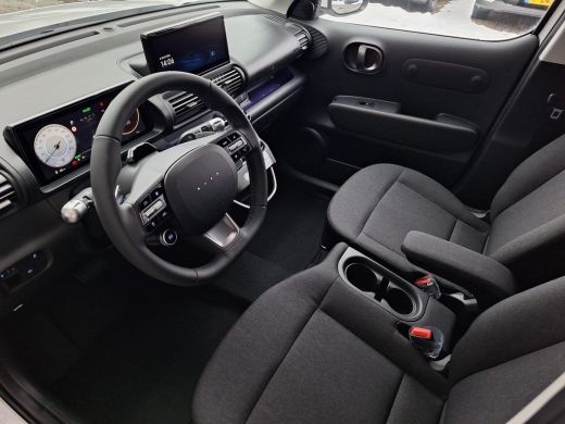 Hyundai Inster Evolve 49 kWh | Uit voorraad leverbaar | Parkeersensoren voor en achter | Verstelbare achterbank ... ActivLease financial lease