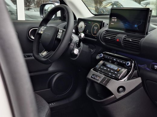 Hyundai Inster Evolve 49 kWh | Uit voorraad leverbaar | Parkeersensoren voor en achter | Verstelbare achterbank ... ActivLease financial lease