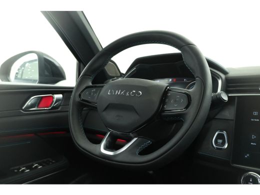 Lynk & Co 01 1.5 Zwarte hemel, Panorama dak, black pakket!! ActivLease financial lease