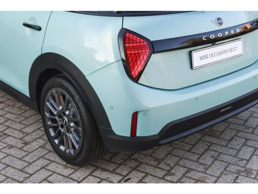 Mini 5-Deurs Cooper C / Classic / Pakket M / 17" U-Spoke grey ActivLease financial lease