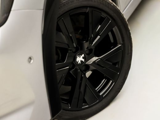 Peugeot 208 1.2 PureTech GT-Line Sport (PANORAMADAK, APPLE CARPLAY, LEDER/ALCANTARA, SFEERVERLICHTING, 360 CA... ActivLease financial lease