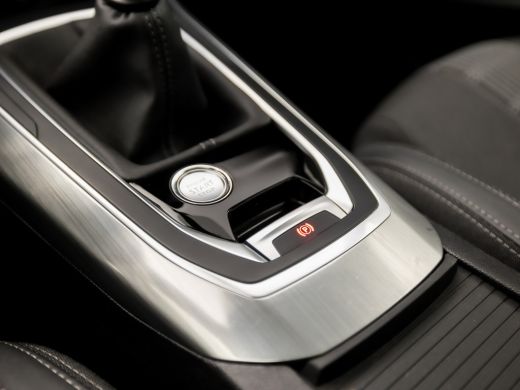 Peugeot 308 SW 1.2 PureTech Premium Sport (PANORAMADAK, APPLE CARPLAY, GROOT NAVI, KEYLESS, CAMERA, GETINT GL... ActivLease financial lease