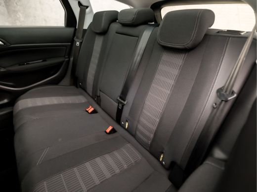 Peugeot 308 SW 1.2 PureTech Premium Sport (PANORAMADAK, APPLE CARPLAY, GROOT NAVI, KEYLESS, CAMERA, GETINT GL... ActivLease financial lease