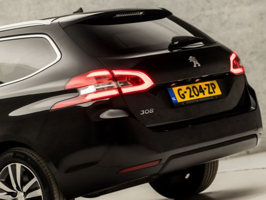 Peugeot 308 SW 1.2 PureTech Premium Sport (PANORAMADAK, APPLE CARPLAY, GROOT NAVI, KEYLESS, CAMERA, GETINT GL... ActivLease financial lease