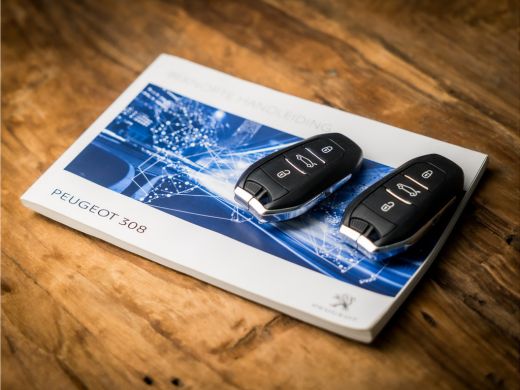 Peugeot 308 SW 1.2 PureTech Premium Sport (PANORAMADAK, APPLE CARPLAY, GROOT NAVI, KEYLESS, CAMERA, GETINT GL... ActivLease financial lease