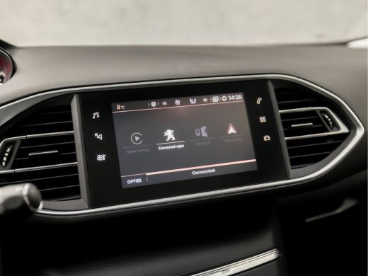 Peugeot 308 SW 1.2 PureTech Premium Sport (PANORAMADAK, APPLE CARPLAY, GROOT NAVI, KEYLESS, CAMERA, GETINT GL... ActivLease financial lease