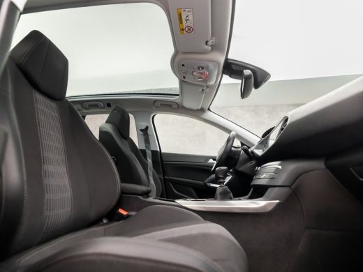 Peugeot 308 SW 1.2 PureTech Premium Sport (PANORAMADAK, APPLE CARPLAY, GROOT NAVI, KEYLESS, CAMERA, GETINT GL... ActivLease financial lease