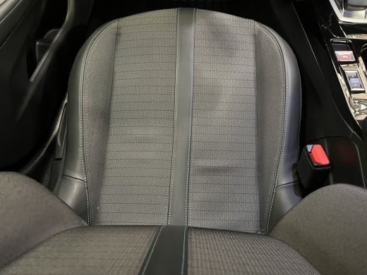 Peugeot e-2008 EV Allure Pack 50 kWh Digitaal Dashboard | LED | Leder/Stof | Climate | Camera | Carplay | 17" Li... ActivLease financial lease