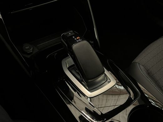 Peugeot e-2008 EV Allure Pack 50 kWh Digitaal Dashboard | LED | Leder/Stof | Climate | Camera | Carplay | 17" Li... ActivLease financial lease