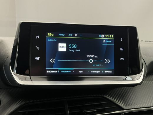 Peugeot e-2008 EV Allure Pack 50 kWh Digitaal Dashboard | LED | Leder/Stof | Climate | Camera | Carplay | 17" Li... ActivLease financial lease