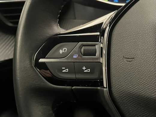 Peugeot e-2008 EV Allure Pack 50 kWh Digitaal Dashboard | LED | Leder/Stof | Climate | Camera | Carplay | 17" Li... ActivLease financial lease
