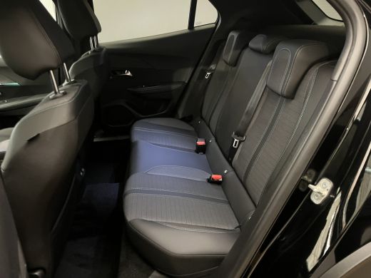Peugeot e-2008 EV Allure Pack 50 kWh Digitaal Dashboard | LED | Leder/Stof | Climate | Camera | Carplay | 17" Li... ActivLease financial lease