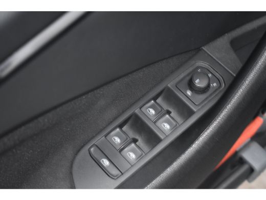 Skoda Kamiq 1.0 110PK TSI Ambition | Climate Control | PDC | Zwenkbare trekhaak | Sunset | PDC Achter ActivLease financial lease