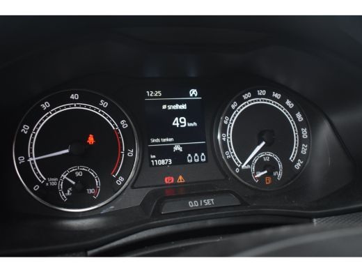 Skoda Kamiq 1.0 110PK TSI Ambition | Climate Control | PDC | Zwenkbare trekhaak | Sunset | PDC Achter ActivLease financial lease