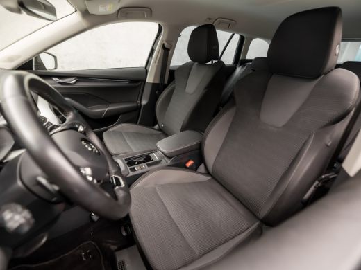 Skoda Octavia Combi 1.0 e-TSI Sportline Automaat (VIRTUAL COCKPIT, APPLE CARPLAY, GROOT NAVI, CAMERA, GETINT GL... ActivLease financial lease