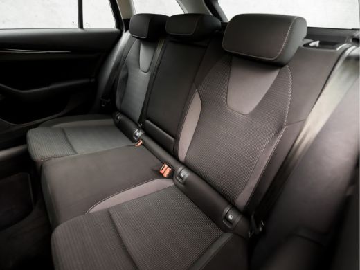 Skoda Octavia Combi 1.0 e-TSI Sportline Automaat (VIRTUAL COCKPIT, APPLE CARPLAY, GROOT NAVI, CAMERA, GETINT GL... ActivLease financial lease