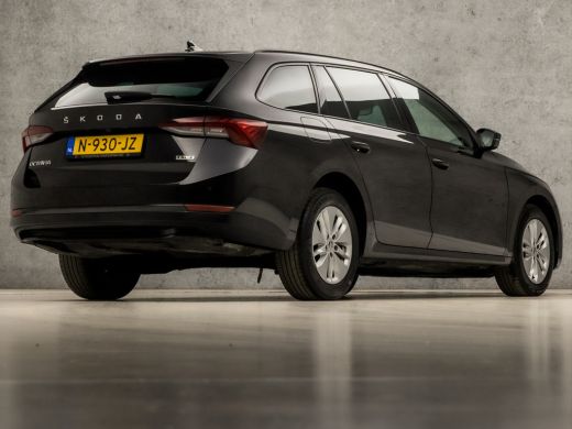 Skoda Octavia Combi 1.0 e-TSI Sportline Automaat (VIRTUAL COCKPIT, APPLE CARPLAY, GROOT NAVI, CAMERA, GETINT GL... ActivLease financial lease