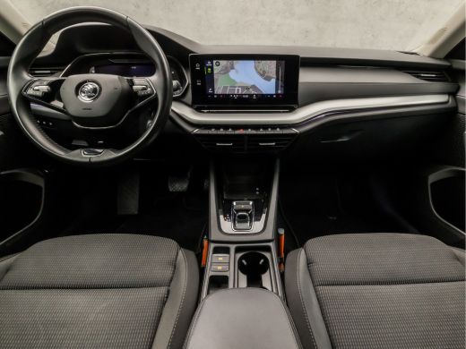 Skoda Octavia Combi 1.0 e-TSI Sportline Automaat (VIRTUAL COCKPIT, APPLE CARPLAY, GROOT NAVI, CAMERA, GETINT GL... ActivLease financial lease