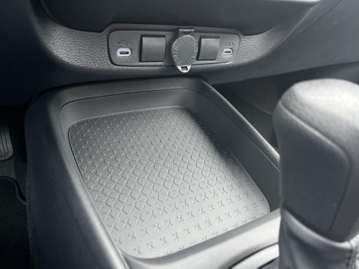 Toyota Aygo Hybrid 115 play | Uit voorraad leverbaar | &euro; 500 extra inruilwaarde | ActivLease financial lease