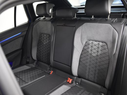 Volkswagen Golf Variant Variant 1.5 eTSI R-Line Business 150pk DSG/AUTO | Trekhaak | Head up display | Park assist | Came... ActivLease financial lease