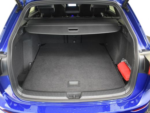 Volkswagen Golf Variant Variant 1.5 eTSI R-Line Business 150pk DSG/AUTO | Trekhaak | Head up display | Park assist | Came... ActivLease financial lease