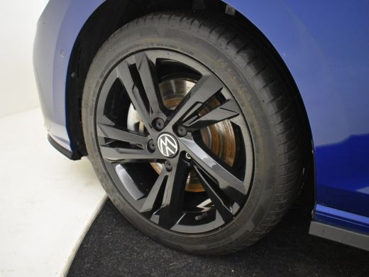 Volkswagen Golf Variant Variant 1.5 eTSI R-Line Business 150pk DSG/AUTO | Trekhaak | Head up display | Park assist | Came... ActivLease financial lease