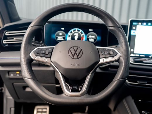 Volkswagen Tiguan 1.5 eTSI R-Line Edition | 360 Camera | 20'' | Black Style | Side Assist | Prijs Rijklaar!! ActivLease financial lease