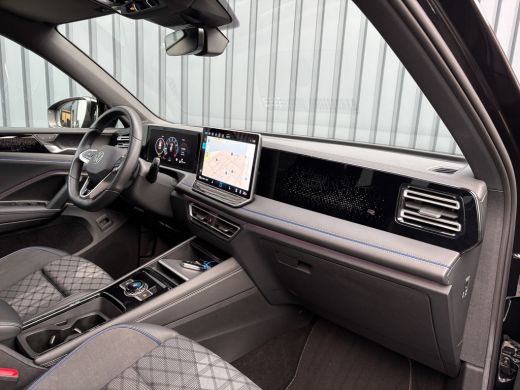 Volkswagen Tiguan 1.5 eTSI R-Line Edition | 360 Camera | 20'' | Black Style | Side Assist | Prijs Rijklaar!! ActivLease financial lease