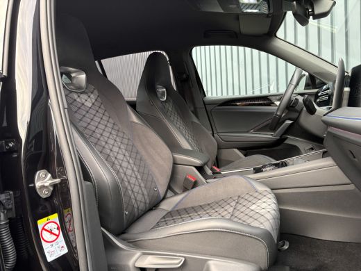 Volkswagen Tiguan 1.5 eTSI R-Line Edition | 360 Camera | 20'' | Black Style | Side Assist | Prijs Rijklaar!! ActivLease financial lease