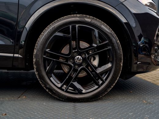 Volkswagen Tiguan 1.5 eTSI R-Line Edition | 360 Camera | 20'' | Black Style | Side Assist | Prijs Rijklaar!! ActivLease financial lease