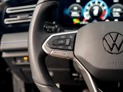 Volkswagen Tiguan 1.5 eTSI R-Line Edition | 360 Camera | 20'' | Black Style | Side Assist | Prijs Rijklaar!! ActivLease financial lease