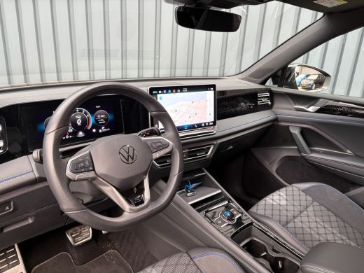 Volkswagen Tiguan 1.5 eTSI R-Line Edition | 360 Camera | 20'' | Black Style | Side Assist | Prijs Rijklaar!! ActivLease financial lease