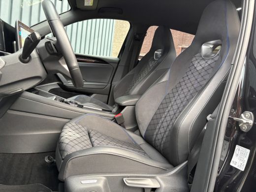 Volkswagen Tiguan 1.5 eTSI R-Line Edition | 360 Camera | 20'' | Black Style | Side Assist | Prijs Rijklaar!! ActivLease financial lease