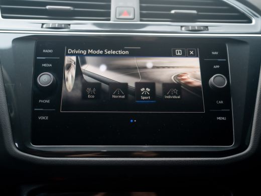 Volkswagen Tiguan 1.5 TSI R-Line Business+ | Harman/Kardon | 20'' | Trekhaak wegkl. | Elk. A-klep | IQ Light | Prij... ActivLease financial lease