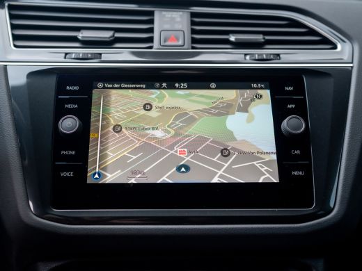 Volkswagen Tiguan 1.5 TSI R-Line Business+ | Trekhaak wegkl. | 20'' | Side Assist | Elk. A-klep | IQ Light | Prijs ... ActivLease financial lease