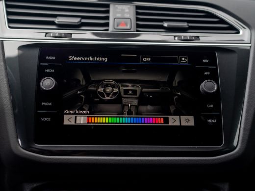 Volkswagen Tiguan 1.5 TSI R-Line Business+ | Trekhaak wegkl. | 20'' | Side Assist | Elk. A-klep | IQ Light | Prijs ... ActivLease financial lease