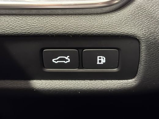 Volvo  V60 T6 Plug-in hybrid AWD Ultimate Bright | Panoramadak | Trekhaak | Stuurverwarming | Achterbank ver... ActivLease financial lease