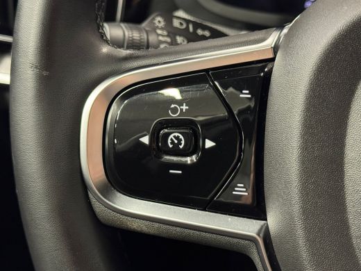 Volvo  V60 T6 Plug-in hybrid AWD Ultimate Bright | Panoramadak | Trekhaak | Stuurverwarming | Achterbank ver... ActivLease financial lease