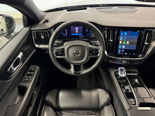 Volvo  V60 T6 Plug-in hybrid AWD Ultimate Bright | Panoramadak | Trekhaak | Stuurverwarming | Achterbank ver... ActivLease financial lease