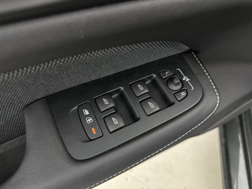 Volvo  V60 T6 Recharge Plus Dark | 18" | Sporstoelen | 360 Camera | Trekhaak | Harman Kardon | Elektr. verst... ActivLease financial lease