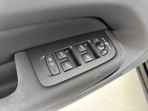 Volvo  XC60 T6 Recharge Plus Dark | 20" | Bowers & Wilkins | Geventileerd Nappa | Massagestoelen | Trekhaak |... ActivLease financial lease