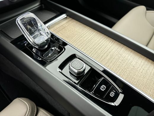 Volvo  XC60 T6 Recharge Ultra Bright | 21" | Luchtvering | Getint Glas | Panoramadak | Head-up | Harman Kardo... ActivLease financial lease