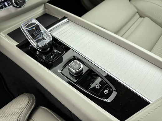 Volvo  XC60 T6 Recharge Ultra Bright | 21" | Luchtvering | Geventileerd Nappa | Massage Stoelen | Bowers & Wi... ActivLease financial lease