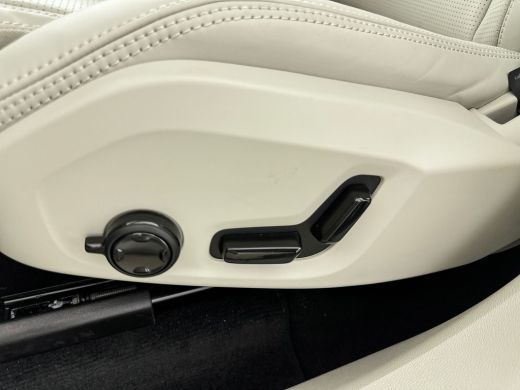 Volvo  XC60 T6 Recharge Ultra Bright | 21" | Luchtvering | Geventileerd Nappa | Massage Stoelen | Bowers & Wi... ActivLease financial lease