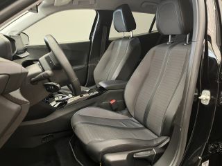 Peugeot e-2008 EV Allure Pack 50 kWh Digitaal Dashboard | LED | Leder/Stof | Climate | Camera | Carplay | 17" Li...